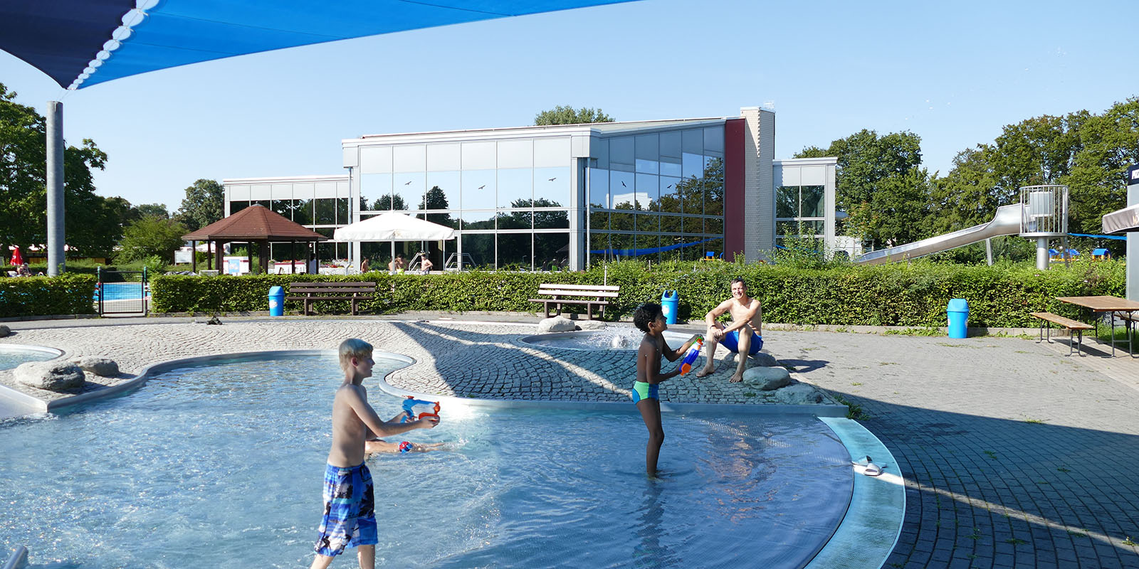 Lindenau-bad Freibad-kinderbecken+sonnensegel