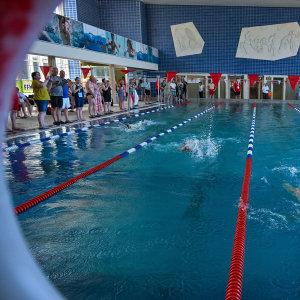 Nach Abschluss der turnusmäßigen Revisionsarbeiten ist das Hallenbad des Heinrich-Fischer-Bads ab Montag, 25. August, wieder für alle Schwimmbegeisterten geöffnet.